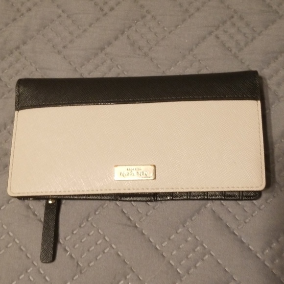 Kate Spade Wallet - Picture 1 of 3